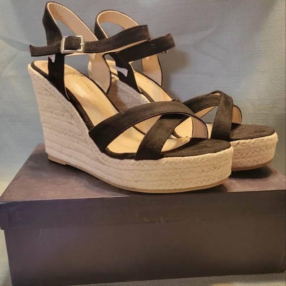 Vicki Vicki Platform Wedge Sandals- New in Box - Picture 6 of 6